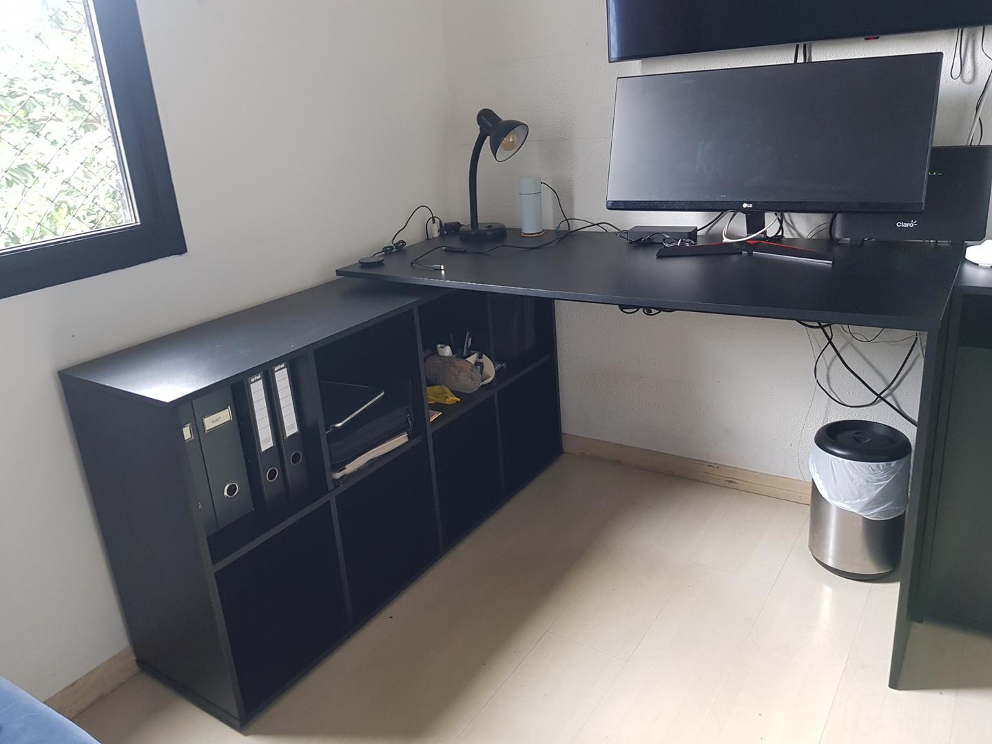 Mesa de Escritório em L 8 Nichos em MDF Preto 75 cm x 140 cm x 130 cm