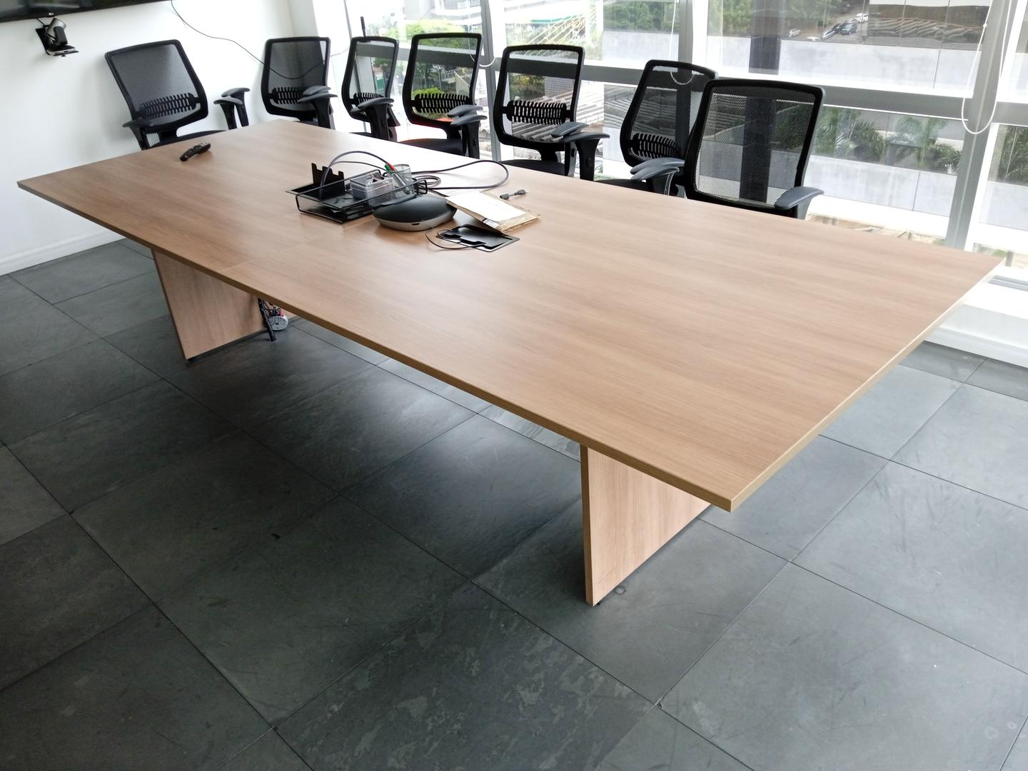 Mesa de reunião em MDF Marrom 74 cm x 320 cm x 120 cm