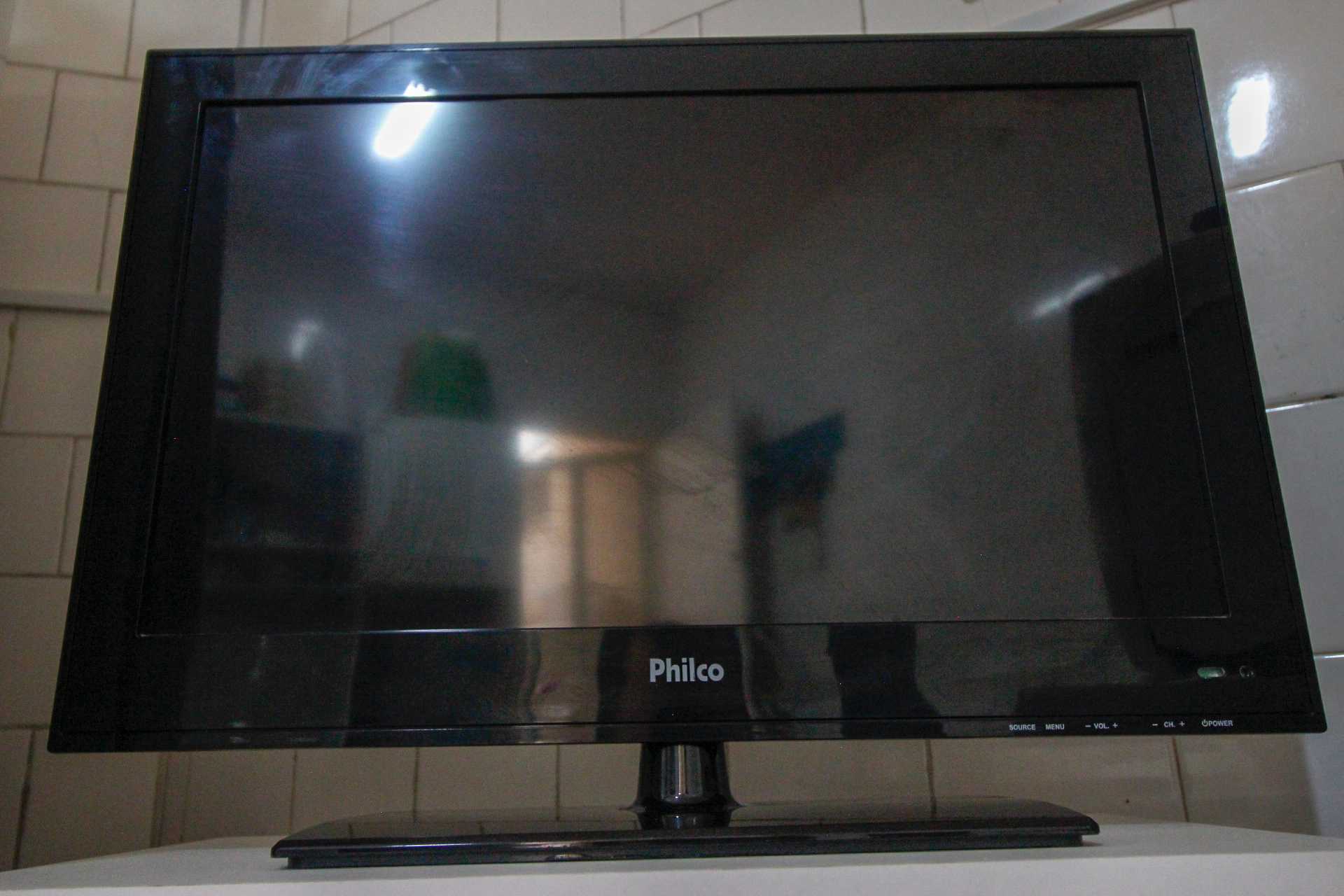 Televisão\Monitor LED de 24 Polegadas com controle Philco PH24D20DM2 43 cm x 60 cm x 18 cm