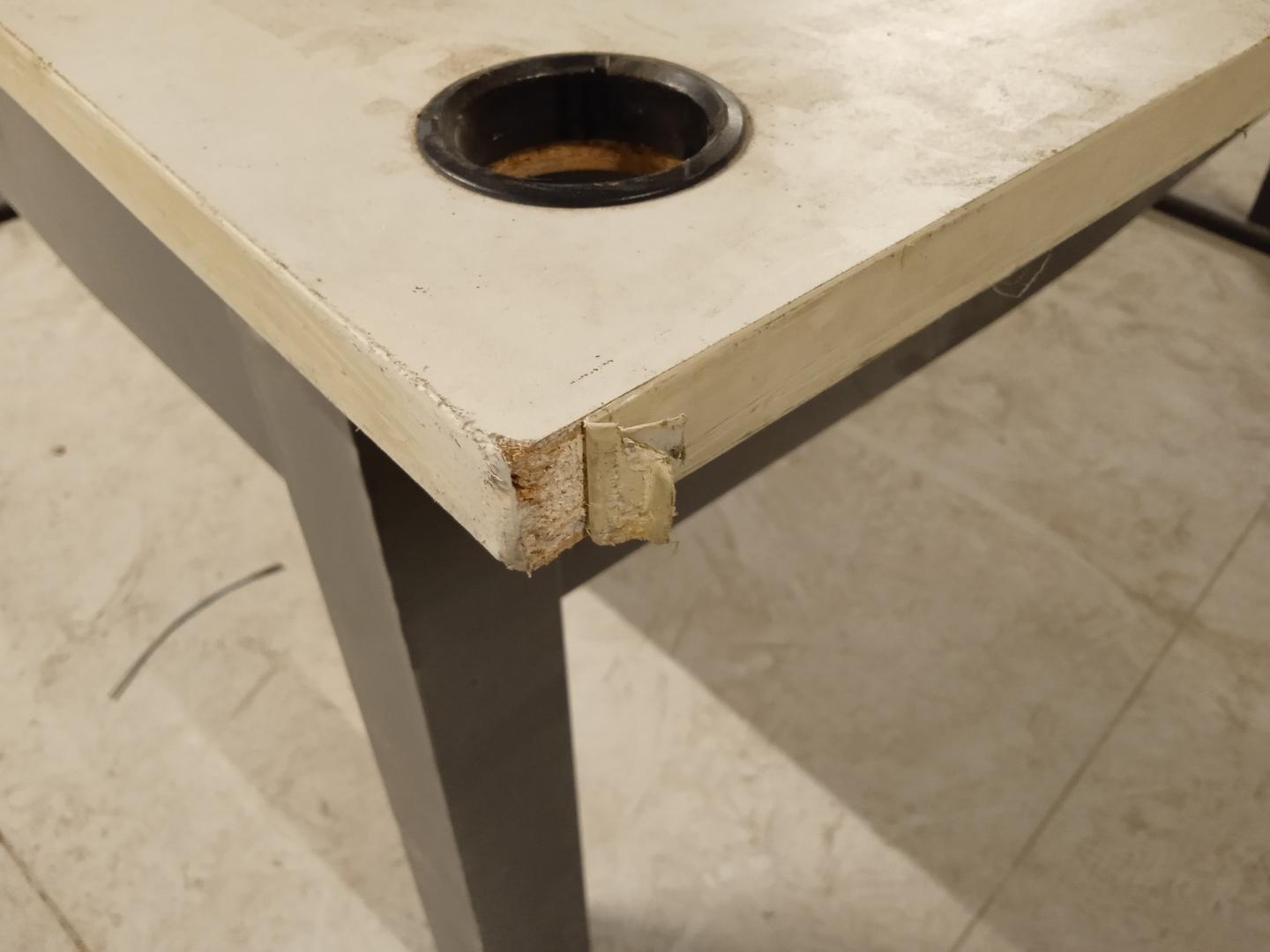 Mesa de Escritório em L c/ 2 gavetas em Aço / MDF Bege 74 cm x 165 cm x 165 cm