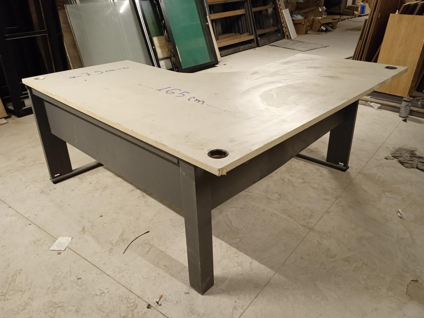 Mesa de Escritório em L c/ 2 gavetas em Aço / MDF Bege 74 cm x 165 cm x 165 cm