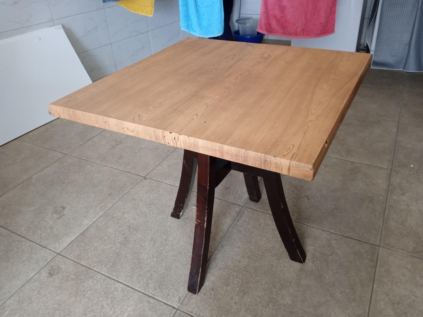 Mesa de apoio Quadrada em MDF Marrom 76 cm x 80 cm x 80 cm