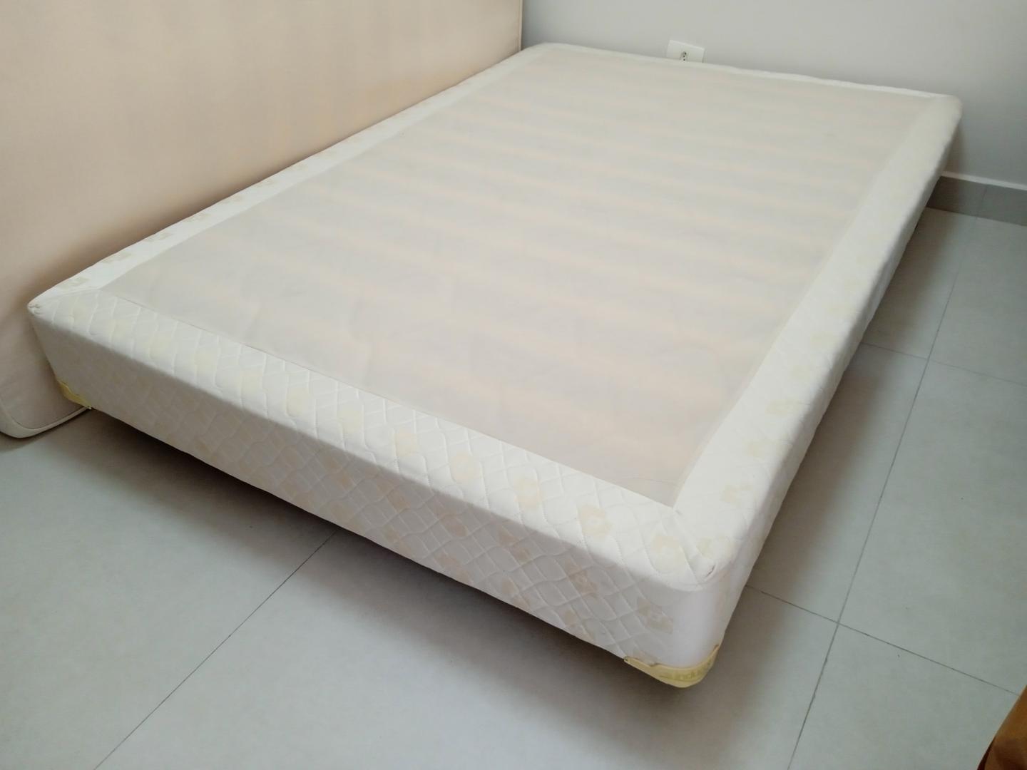 Cama box de casal padrão inducol em Madeira / Tecido Bege 24 cm x 126 cm x 86 cm