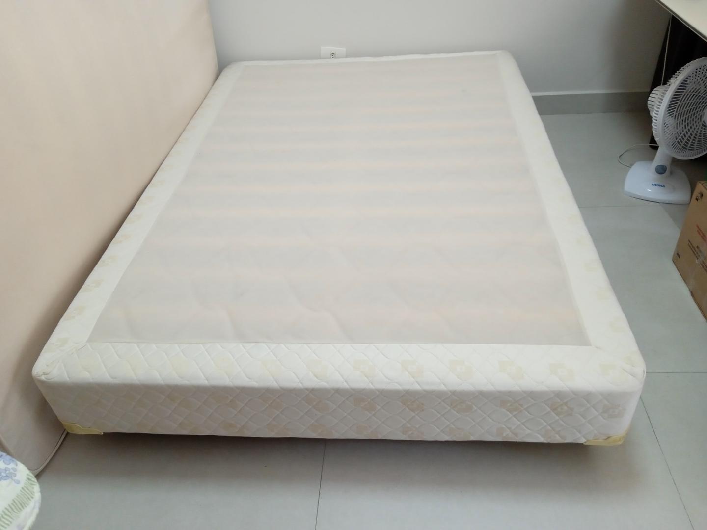 Cama box de casal padrão inducol em Madeira / Tecido Bege 24 cm x 126 cm x 86 cm