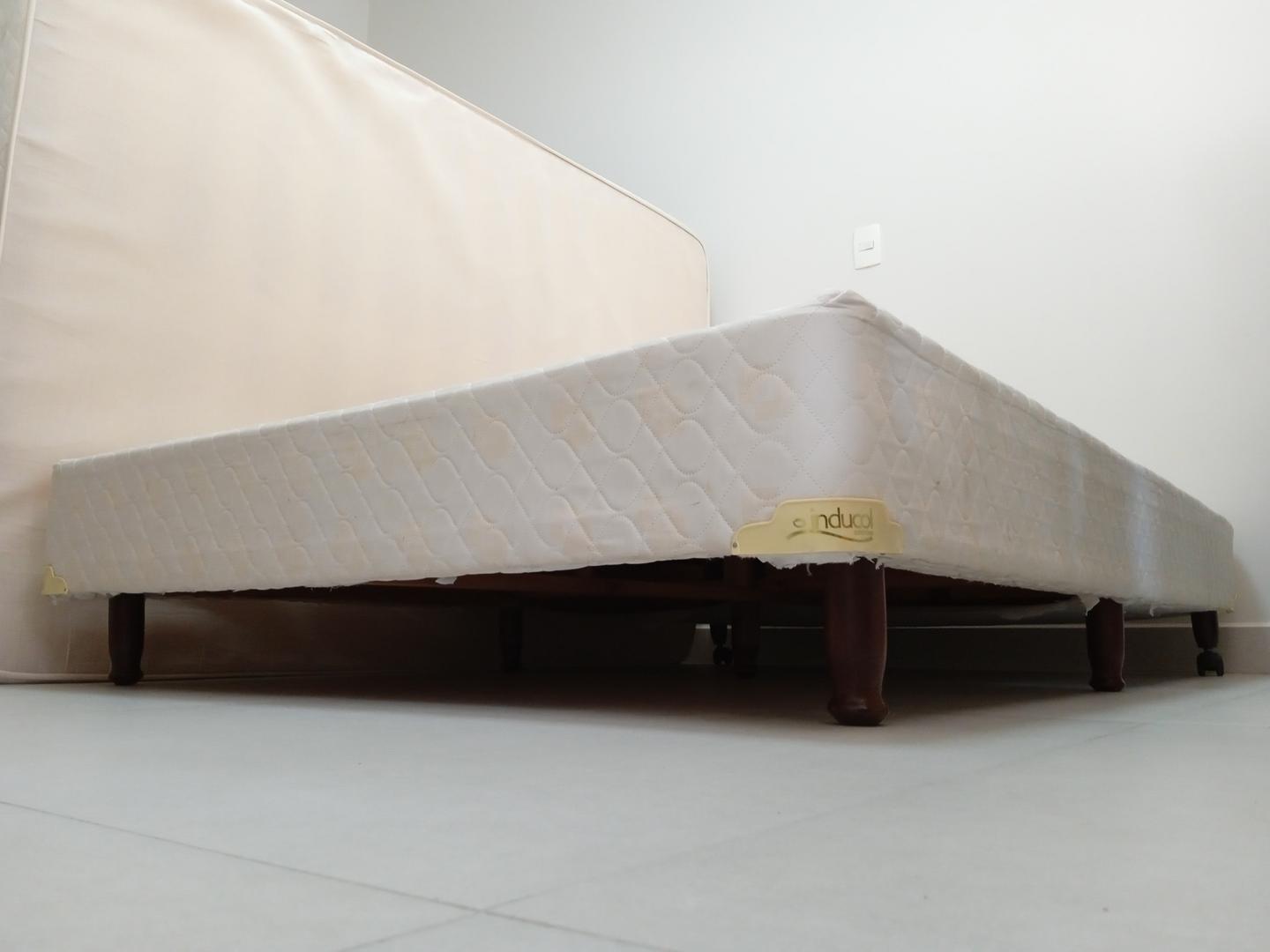 Cama box de casal padrão inducol em Madeira / Tecido Bege 24 cm x 126 cm x 86 cm