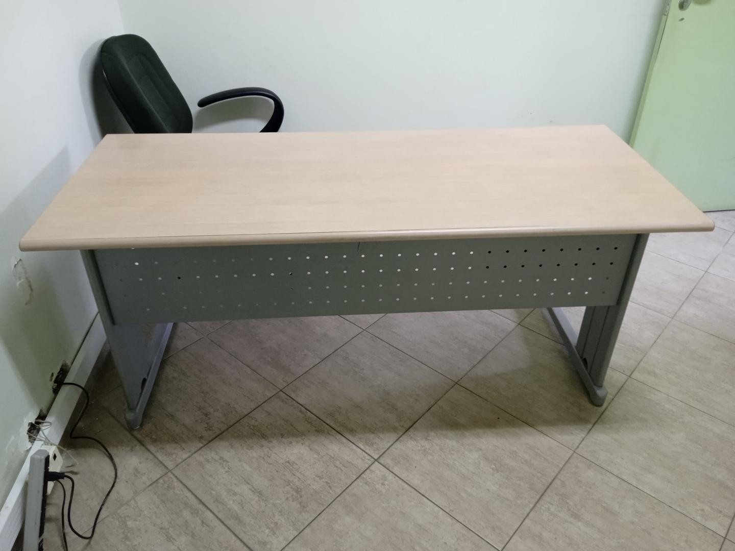 Mesa de Escritório c/ 2 gavetas em Aço / MDF Bege 75 cm x 160 cm x 68 cm