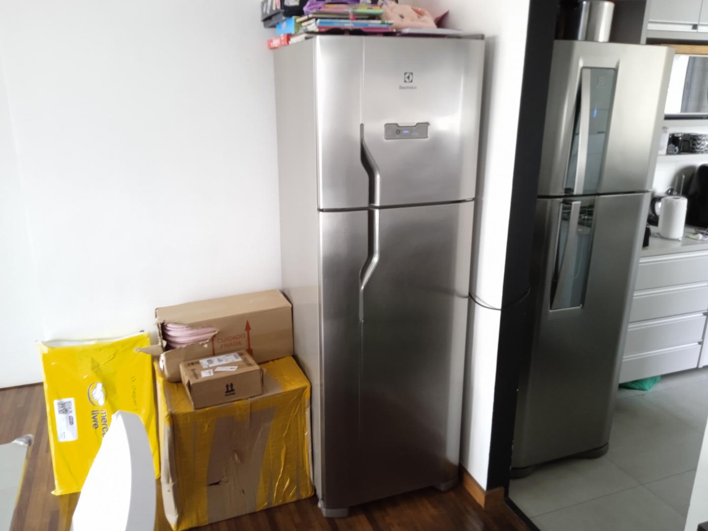 Geladeira Frost Free Elux Electrolux DFX41 em Aço / Inox Cinza 177 cm x 60 cm x 68 cm