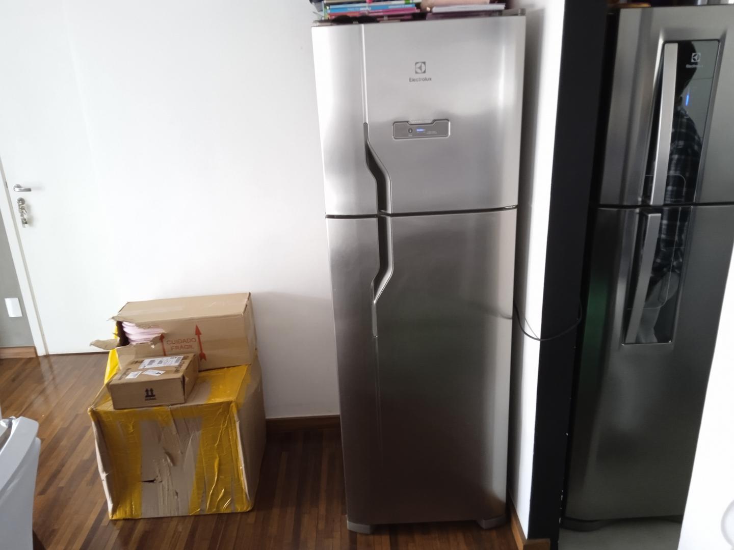 Geladeira Frost Free Elux Electrolux DFX41 em Aço / Inox Cinza 177 cm x 60 cm x 68 cm