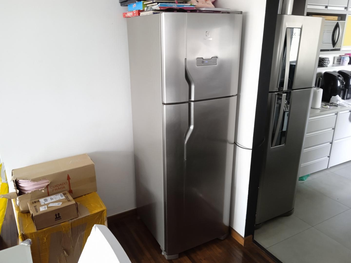 Geladeira Frost Free Elux Electrolux DFX41 em Aço / Inox Cinza 177 cm x 60 cm x 68 cm