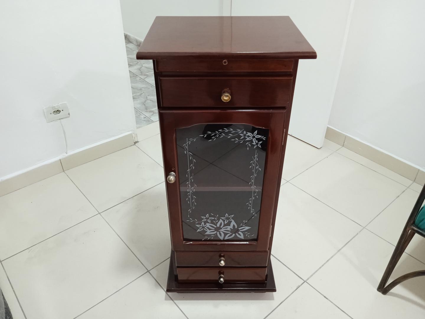 Mesa de Apoio c/ 3 gavetas e 1 porta em Madeira / Vidro Marrom 95 cm x 41 cm x 34 cm