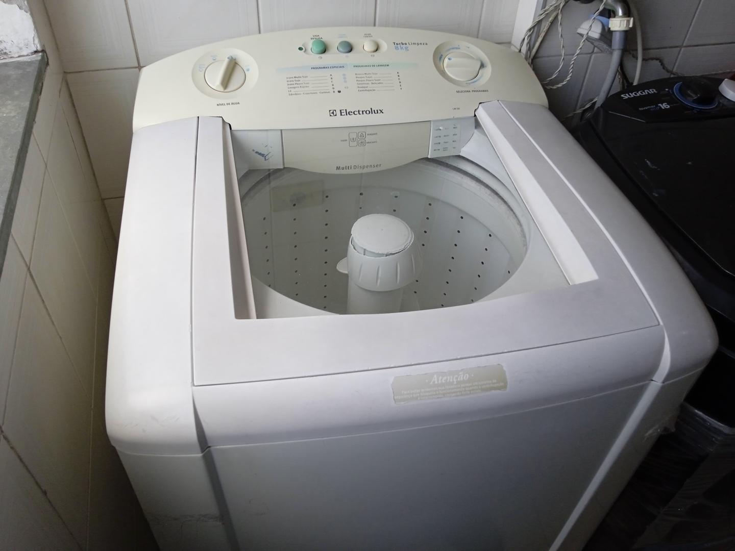Máquina de lavar roupas Electrolux LM08 em Plástico Branco 94 cm x 68 cm x 70 cm