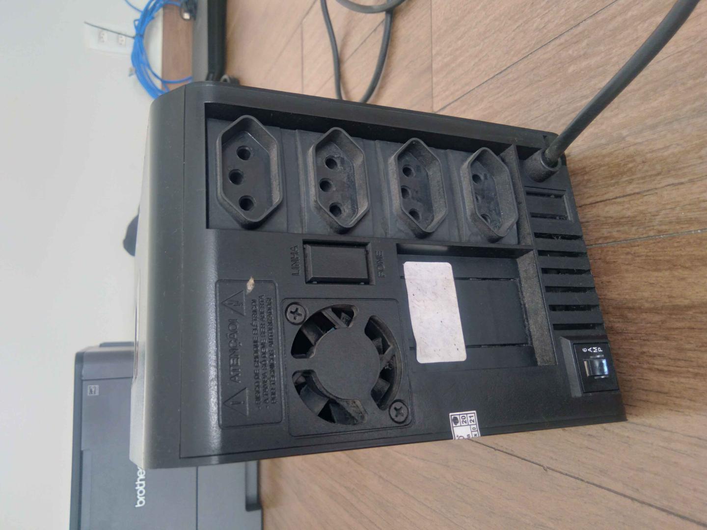 Estabilizador/No Break APC Back-ups Preto