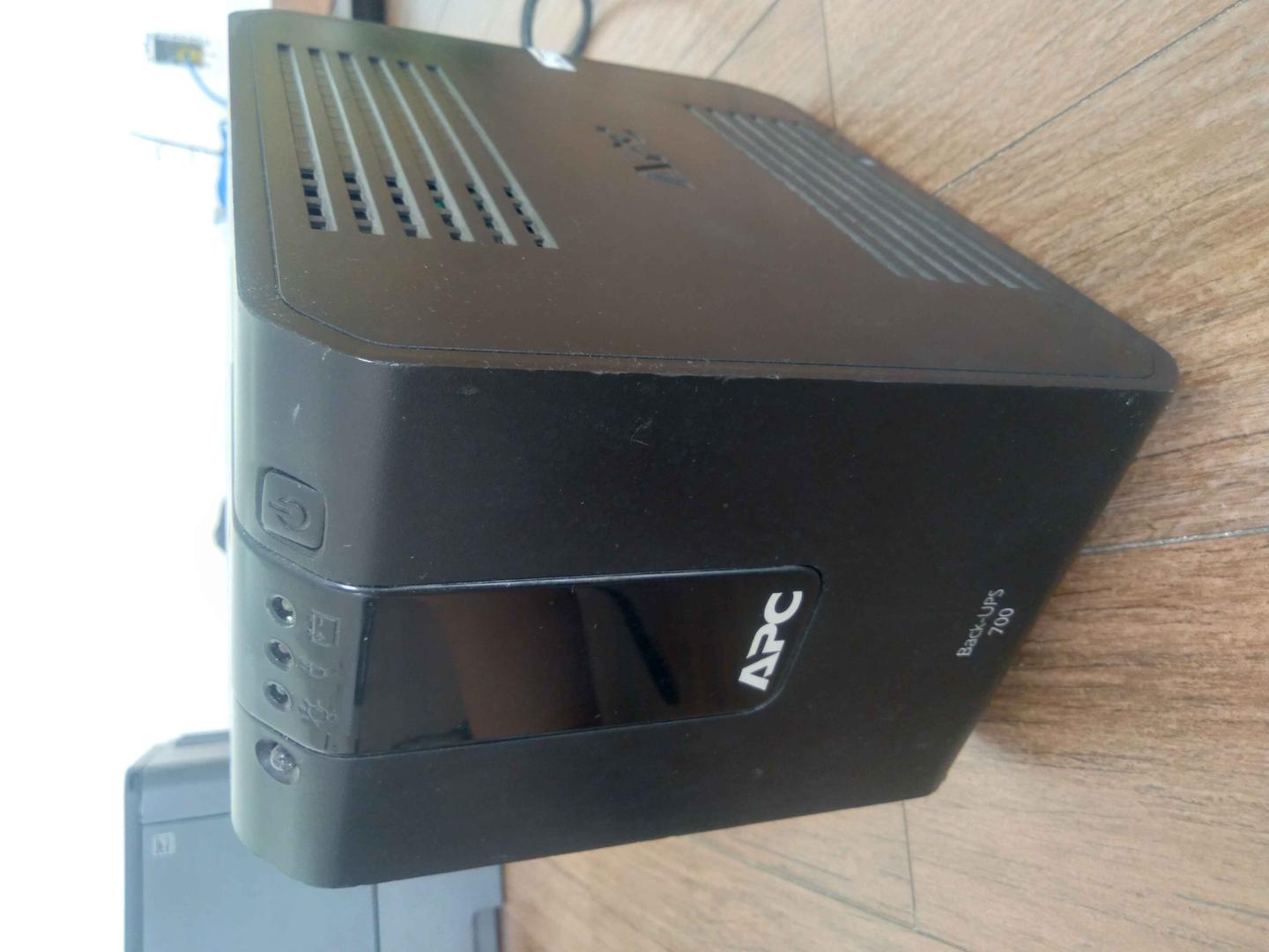 Estabilizador/No Break APC Back-ups Preto