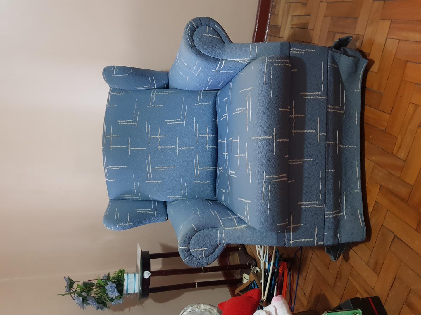 Poltrona Fixa c/ Braços em Espuma Azul 35 cm x 47 cm x 47 cm