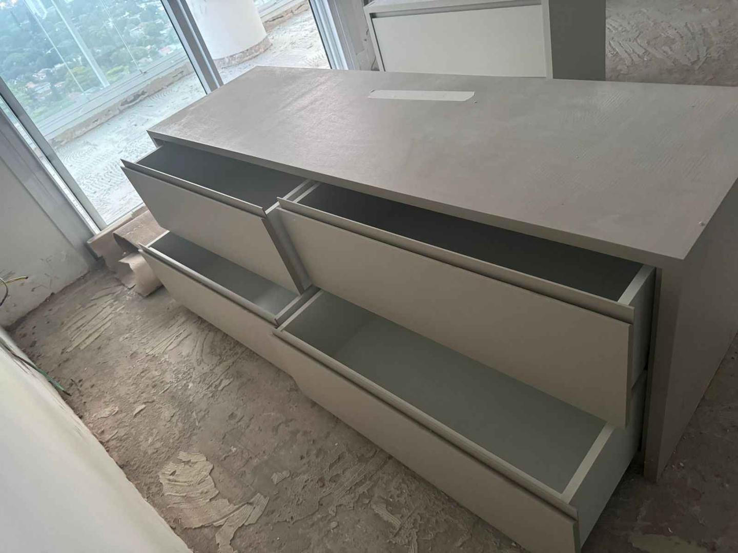 Rack c/ 4 gavetas  em MDF Branco 60 cm x 170 cm x 50 cm