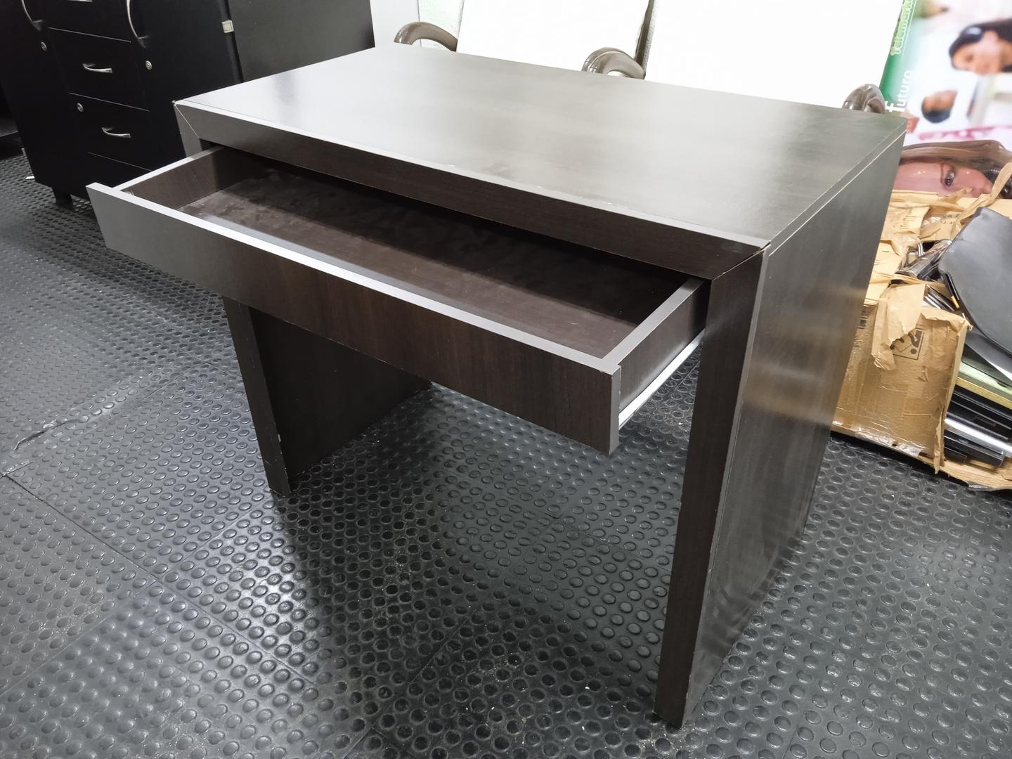 Mesa de Escritório C/ 1 Gaveta em MDF Marrom 75 cm x 90 cm x 47 cm