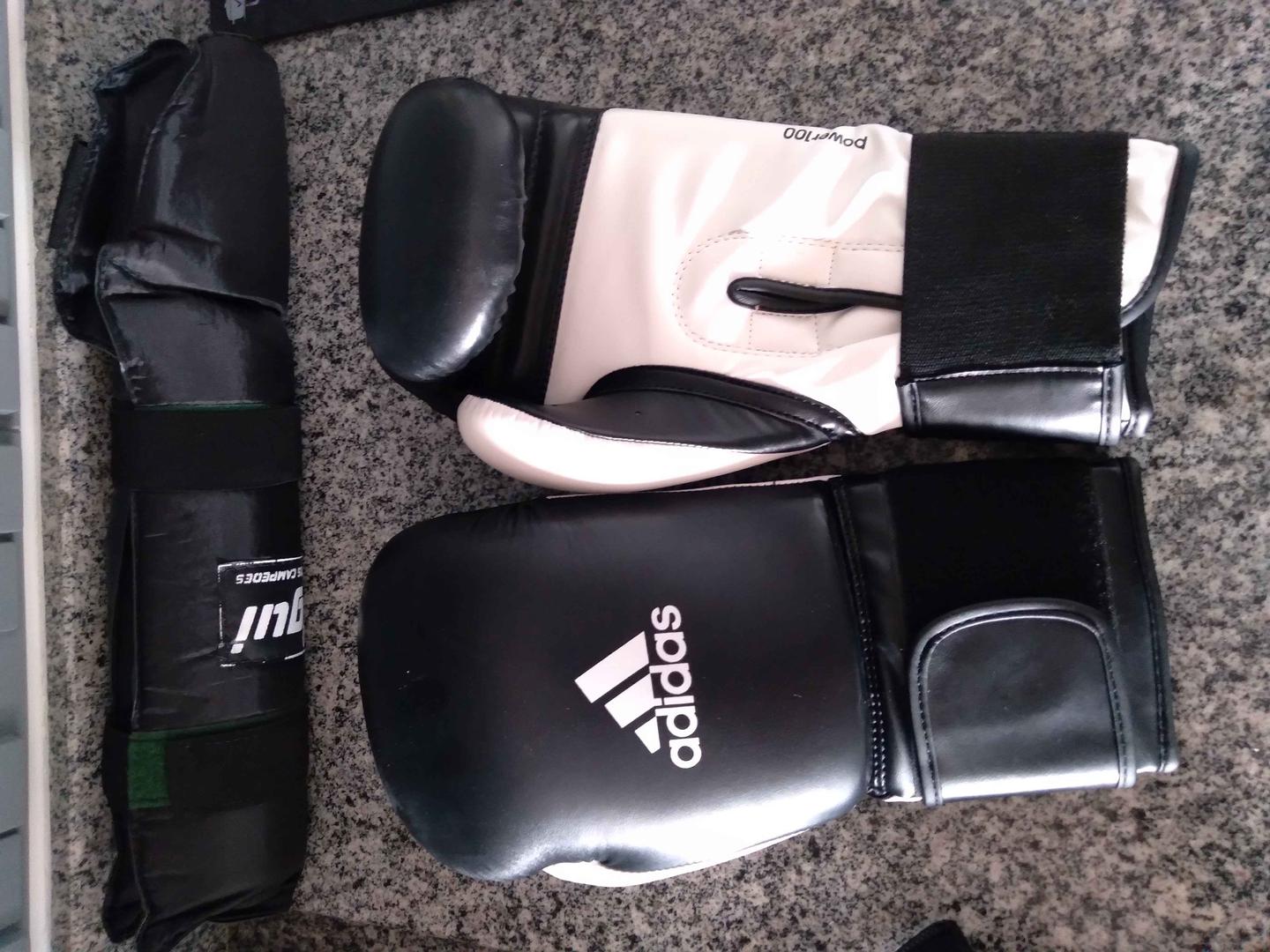 Luvas de boxing c/ caneleira Adidas  em Couro Ecológico / Espuma Preto