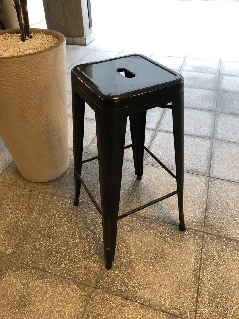 Banqueta Alta fixa em Aço Preto 80 cm x 30 cm x 30 cm