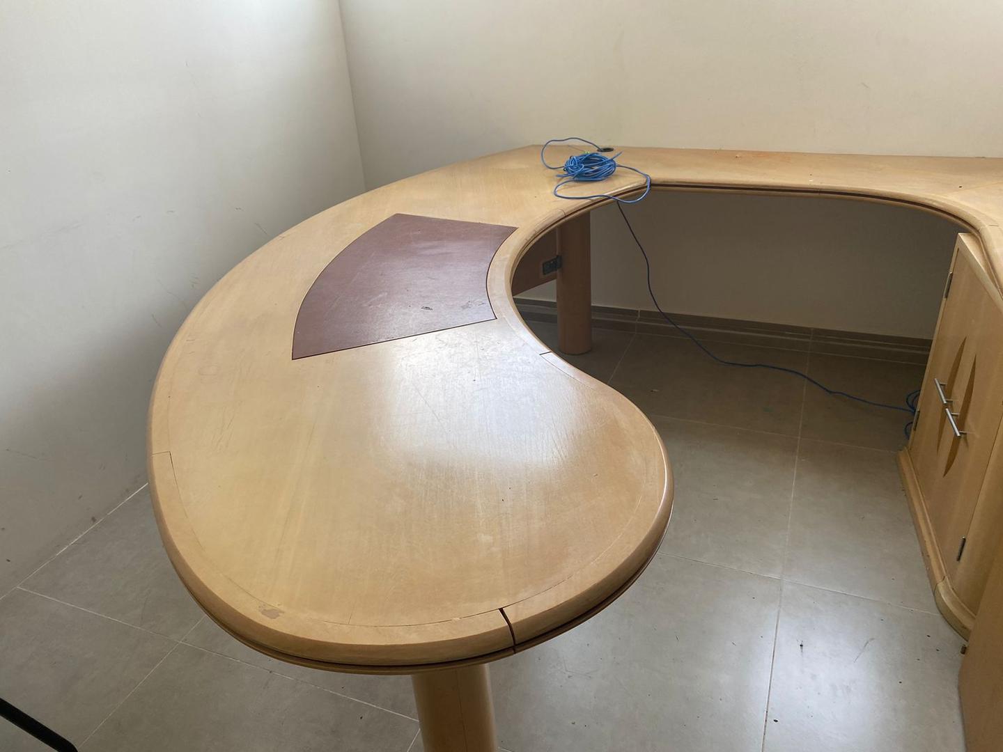 Mesa de escritório curva c / armário em Madeira Bege 82 cm x 205 cm x 48 cm