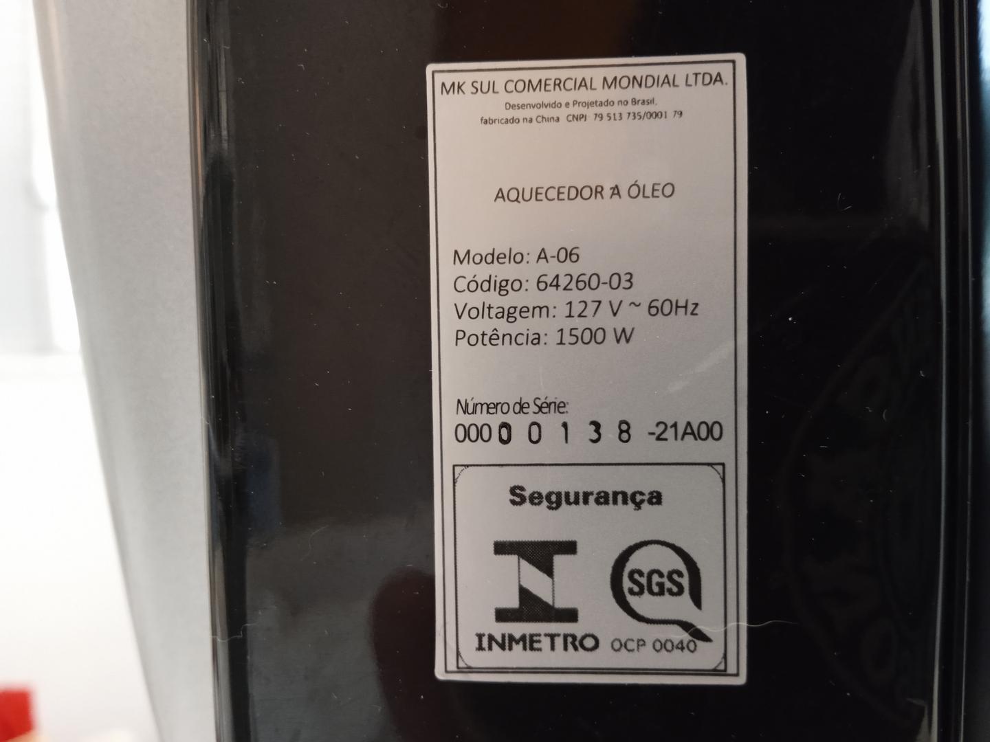 Aquecedor de ar à óleo Mondial A-06 em Aço Preto 63 cm x 25 cm x 35 cm