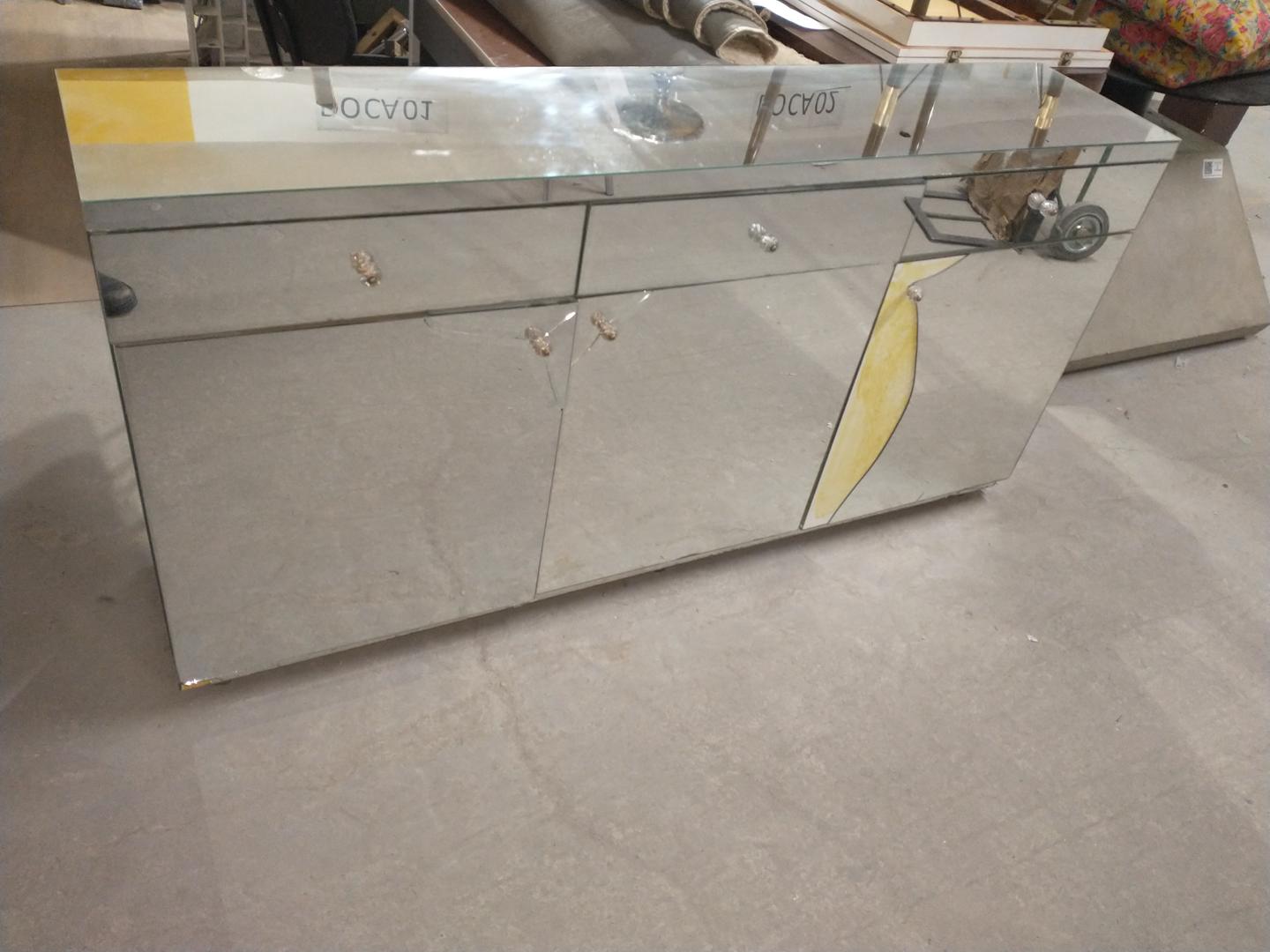 Buffet espelhada 3 portas e 3 gavetas em MDP / Vidro Branco 83 cm x 166 cm x 35 cm