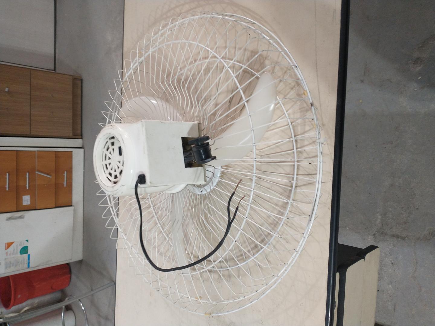 Ventilador de parede Arge Twister em Plástico / Aço Branco 60 cm x 26 cm x 60 cm