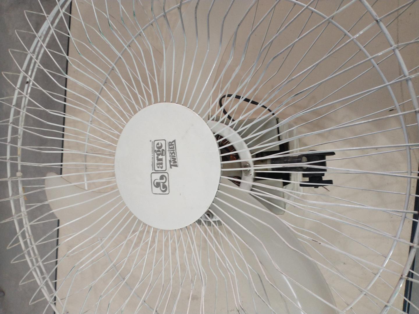 Ventilador de parede Arge Twister em Plástico / Aço Branco 60 cm x 26 cm x 60 cm