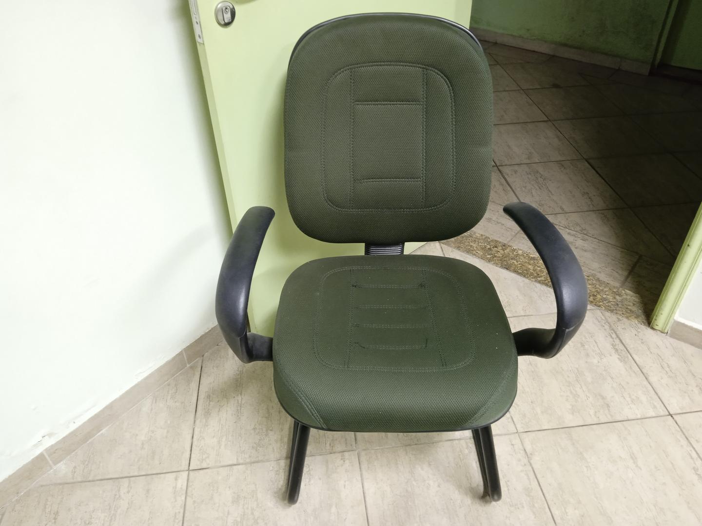 Cadeira de escritório c/ braços Cadflex em Aço / Tecido Verde 89 cm x 63 cm x 60 cm