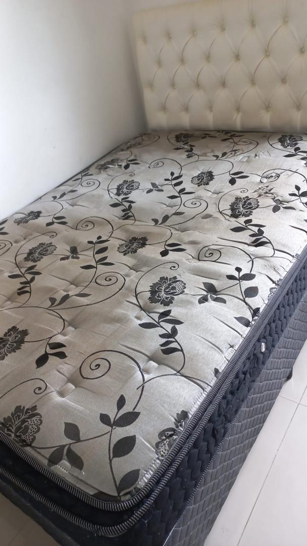 Colchão casal Padrão s/ cama em Espuma / Tecido Branco 1 cm x 138 cm x 188 cm