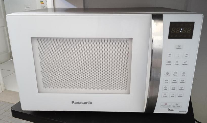 Microondas Panasonic NN-ST65HWRUN em Aço Branco 33 cm x 53 cm x 39 cm