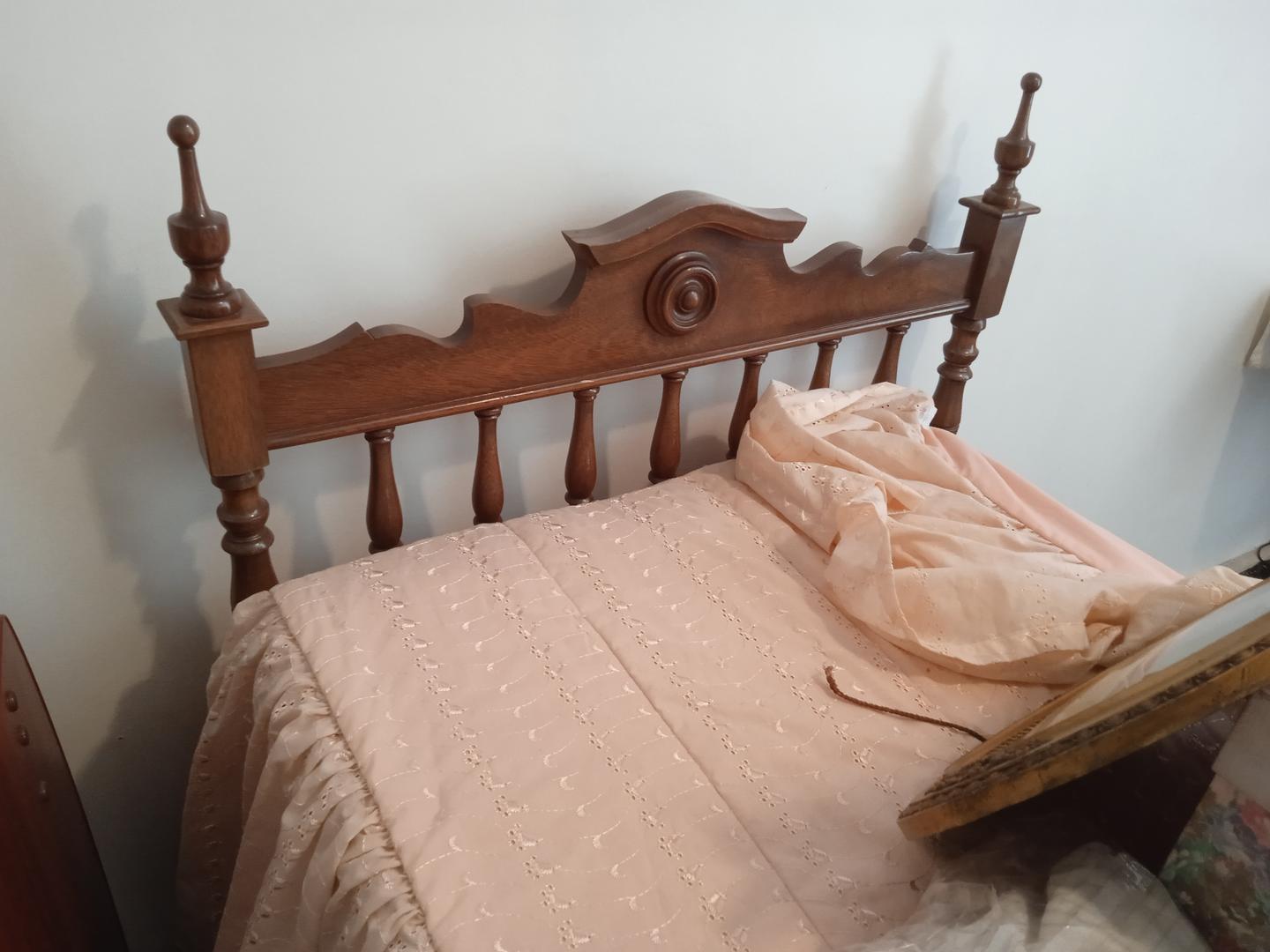 Cama de Solteiro em Madeira Marrom 113 cm x 97 cm x 198 cm