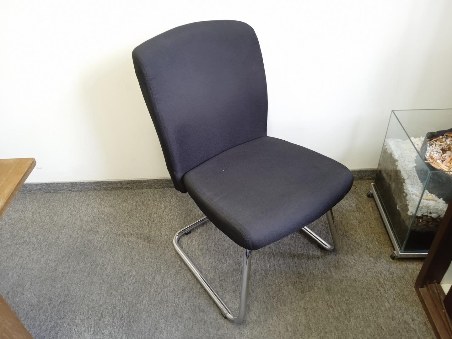 Cadeira de escritório fixa estofada s/ braços tecno seating em Aço / Tecido Preto