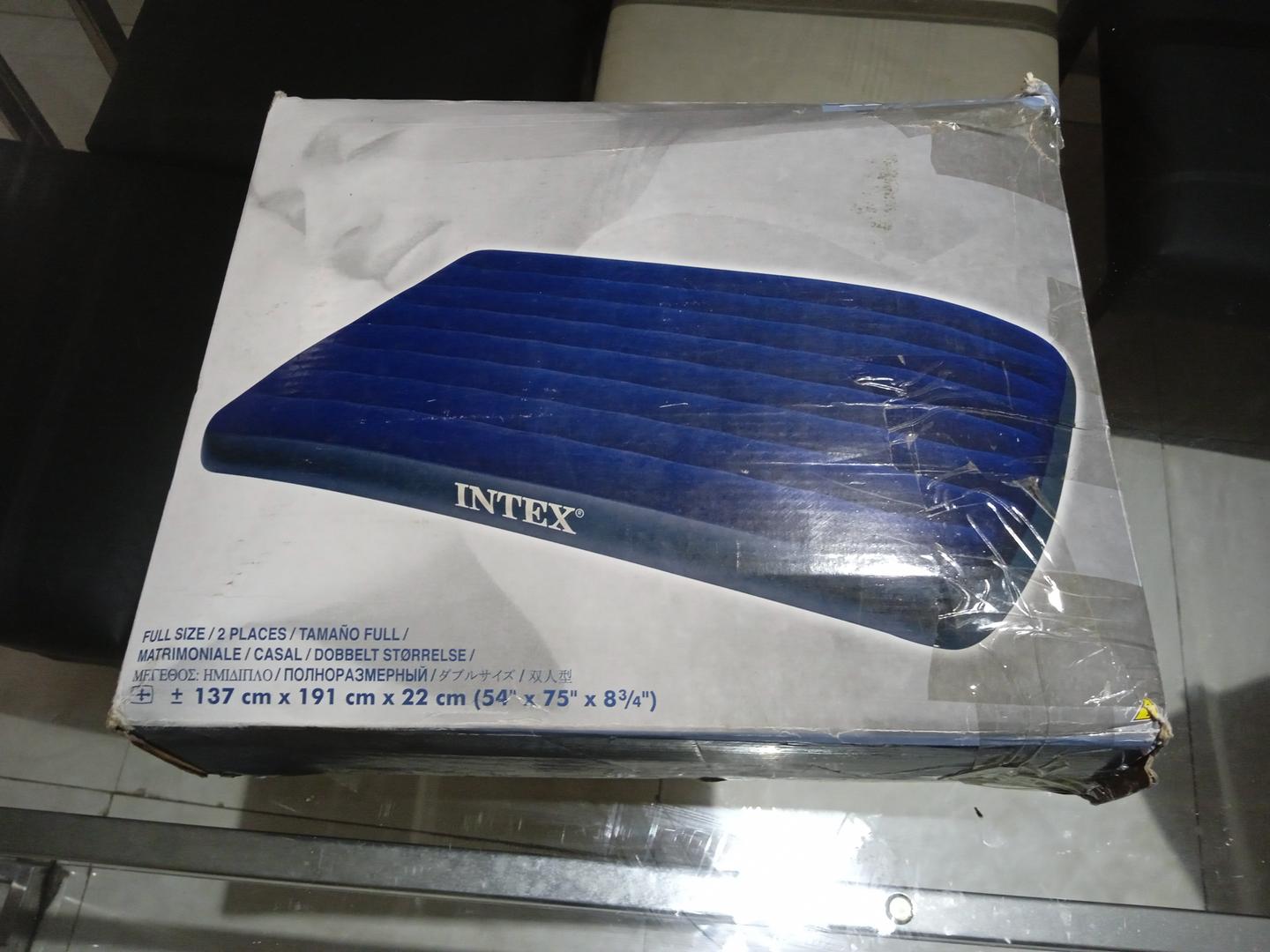 Colchão inflável Intex em Tecido Azul 22 cm x 137 cm x 191 cm