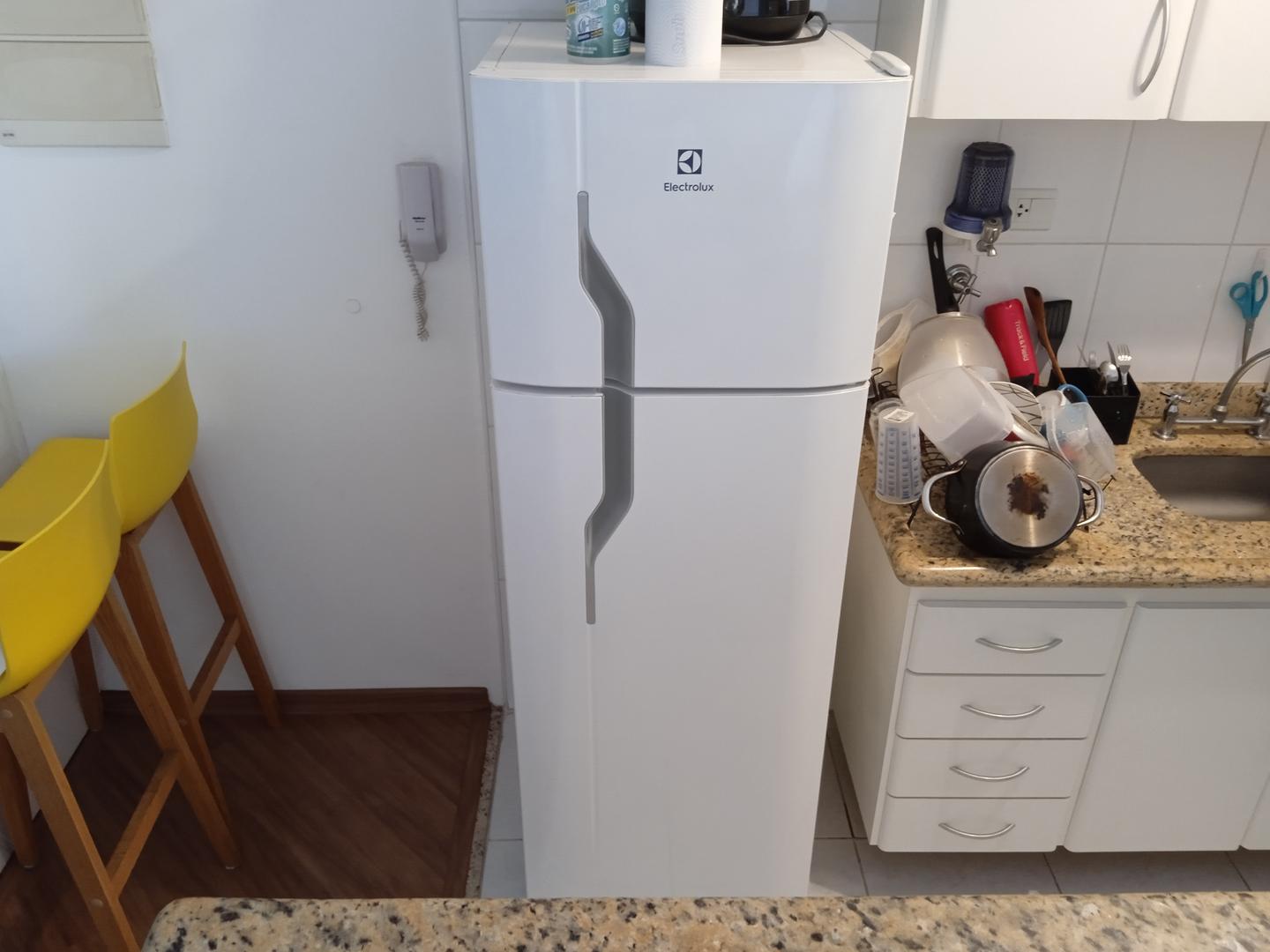 Geladeira Electrolux DC35A em Aço / Plástico Branco 160 cm x 56 cm x 60 cm