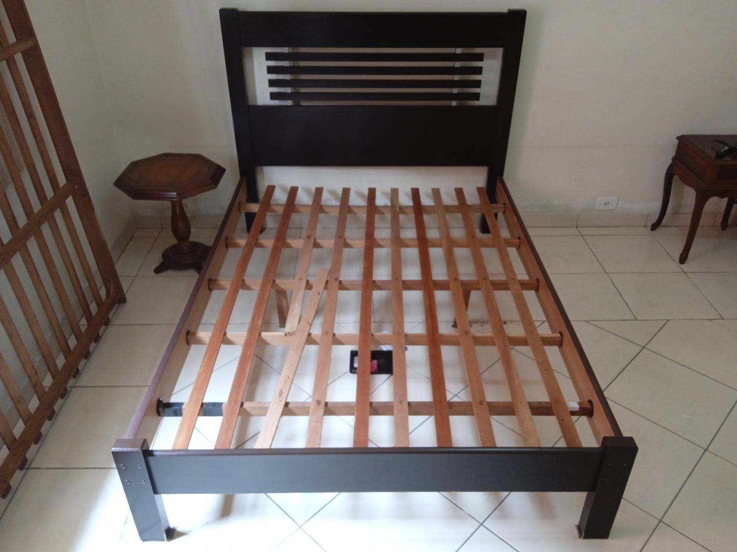 Cama de casal padrão antiga em Madeira Marrom 120 cm x 145 cm x 200 cm