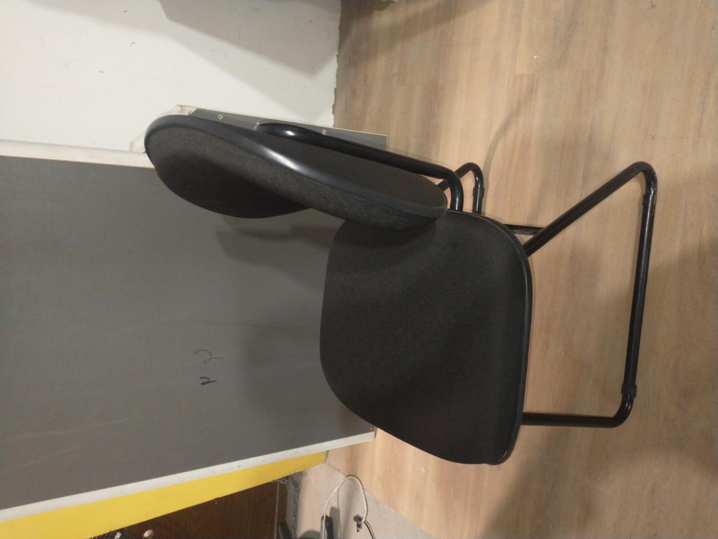 Cadeira fixa estofada s/ braços em Estofado / Aço Preto 90 cm x 48 cm x 50 cm