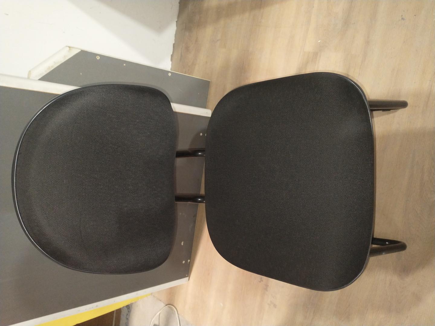 Cadeira fixa estofada s/ braços em Estofado / Aço Preto 90 cm x 48 cm x 50 cm