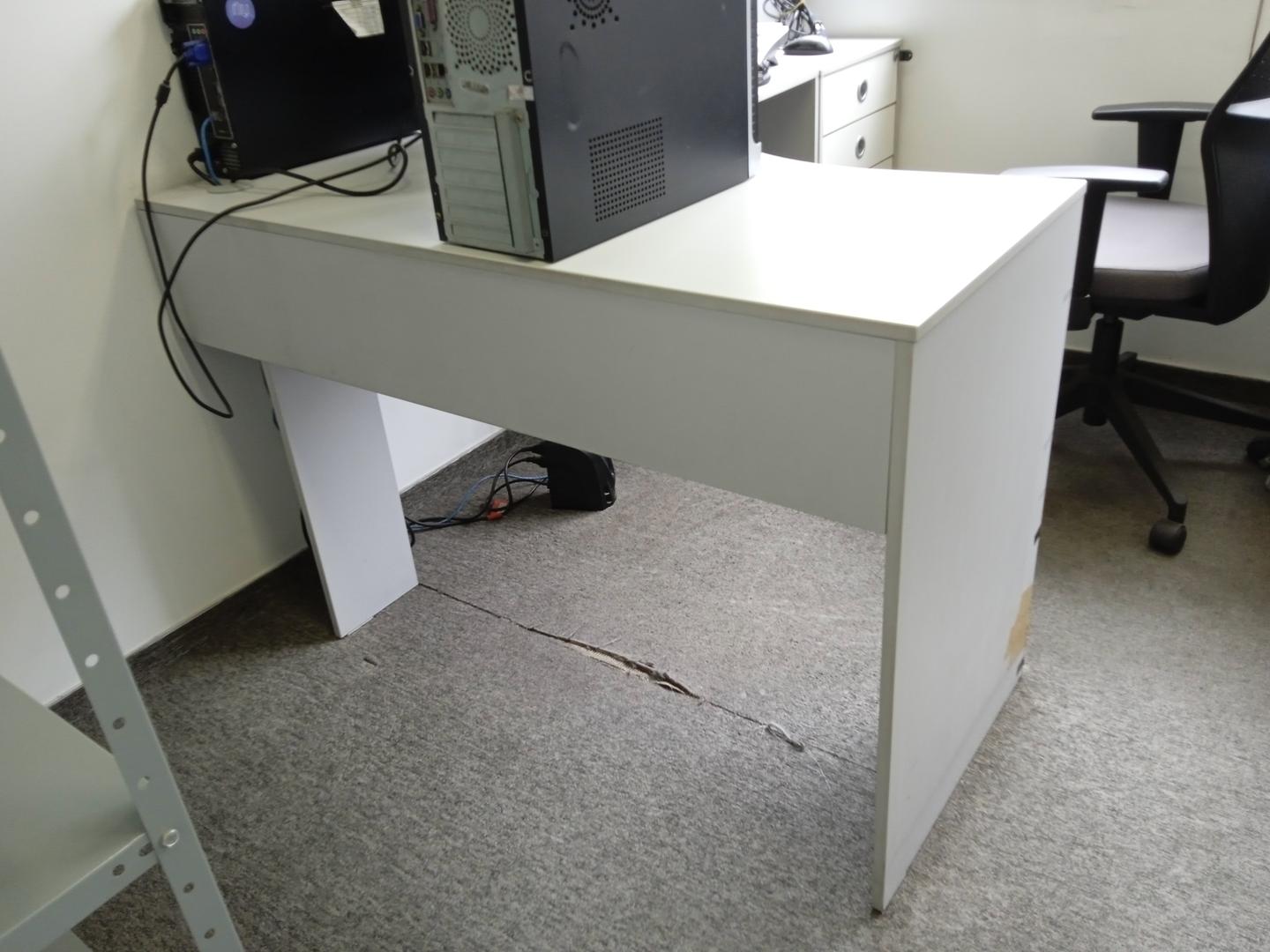 Mesa de Escritório e L em MDF Branco 75 cm x 120 cm x 120 cm