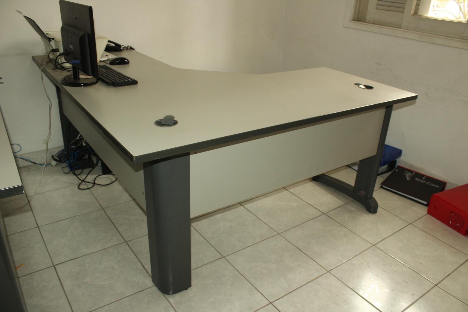 Mesa De Escritório Em L 2 Gavetas Em Ferro Mdp Cinza 74 Cm X 170 Cm X 150 Cm 4911