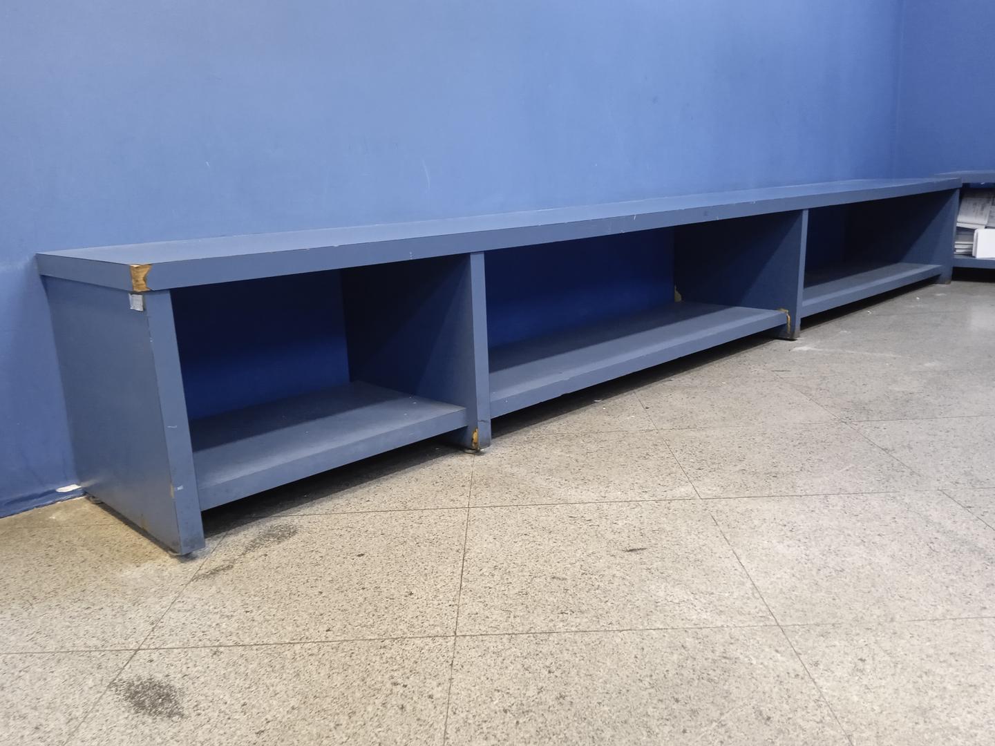 Banco em MDF Azul 40 cm x 300 cm x 40 cm