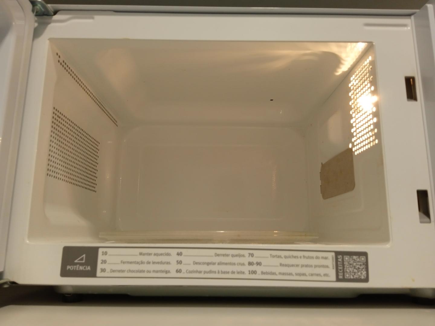 Microondas Electrolux MT030 em Plástico Branco 27 cm x 45 cm x 32 cm