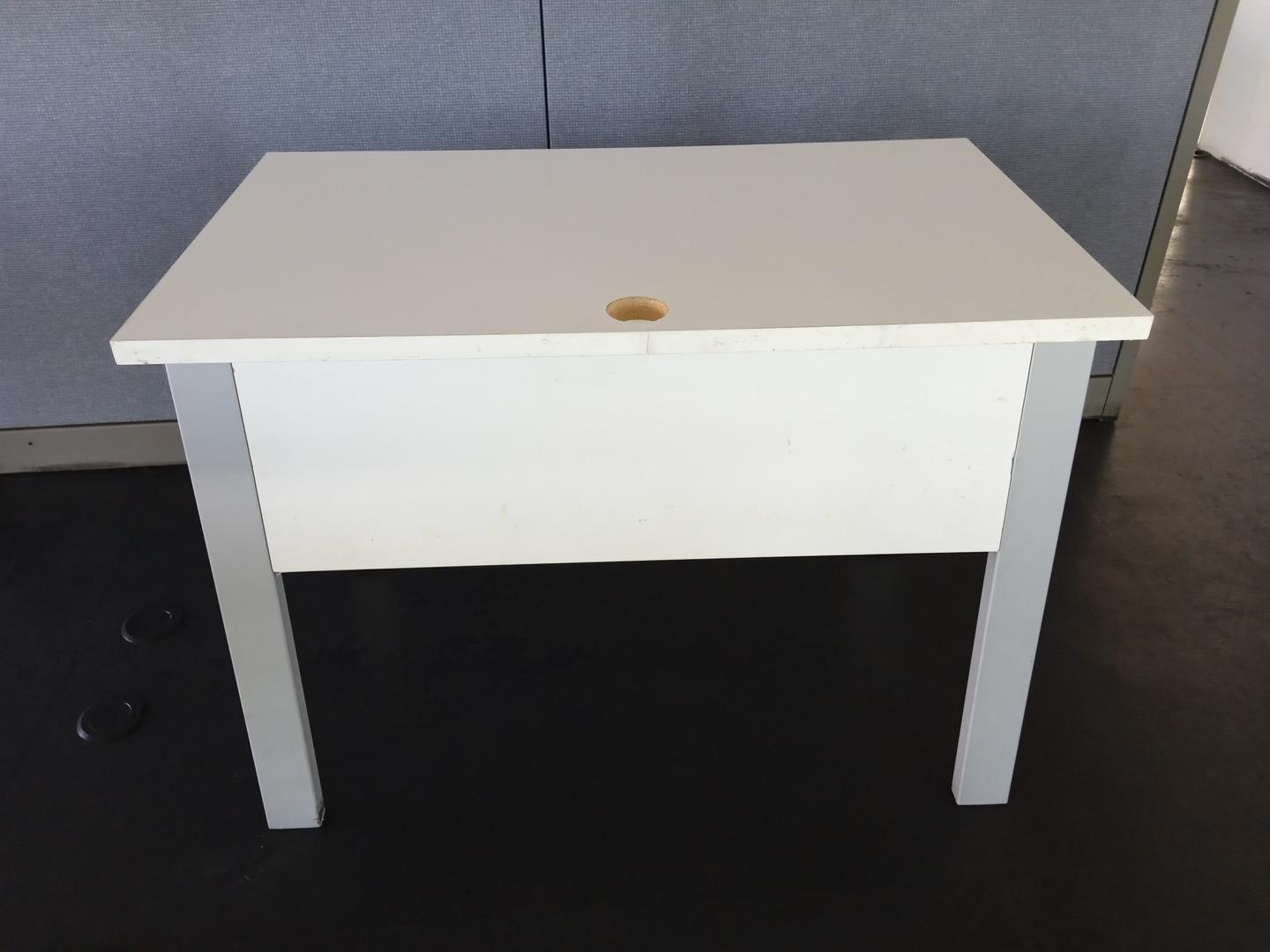 Mesa de escritório reta em Aço / MDF Branco 73 cm x 60 cm x 100 cm