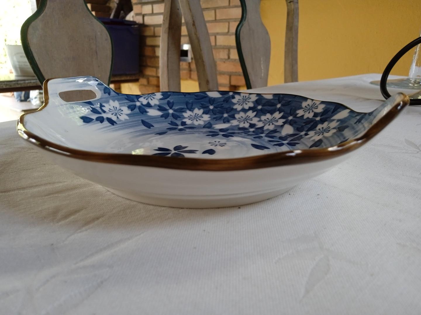 Bandeja c/ alça em Porcelana Azul 4 cm x 19 cm x 17 cm