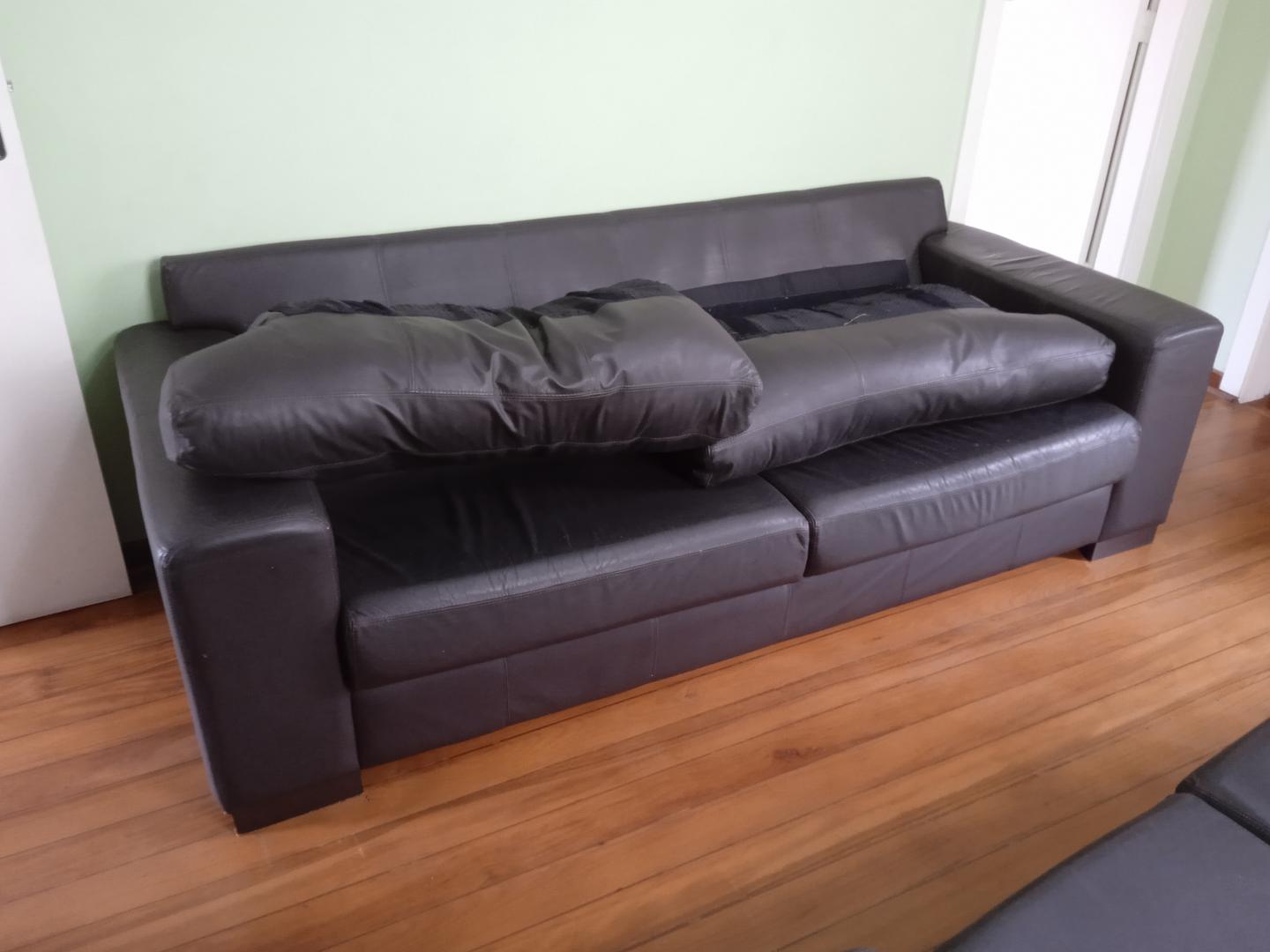 Sofa c/ 3 lugares em Couro Ecológico / Tecido Preto 80 cm x 220 cm x 95 cm