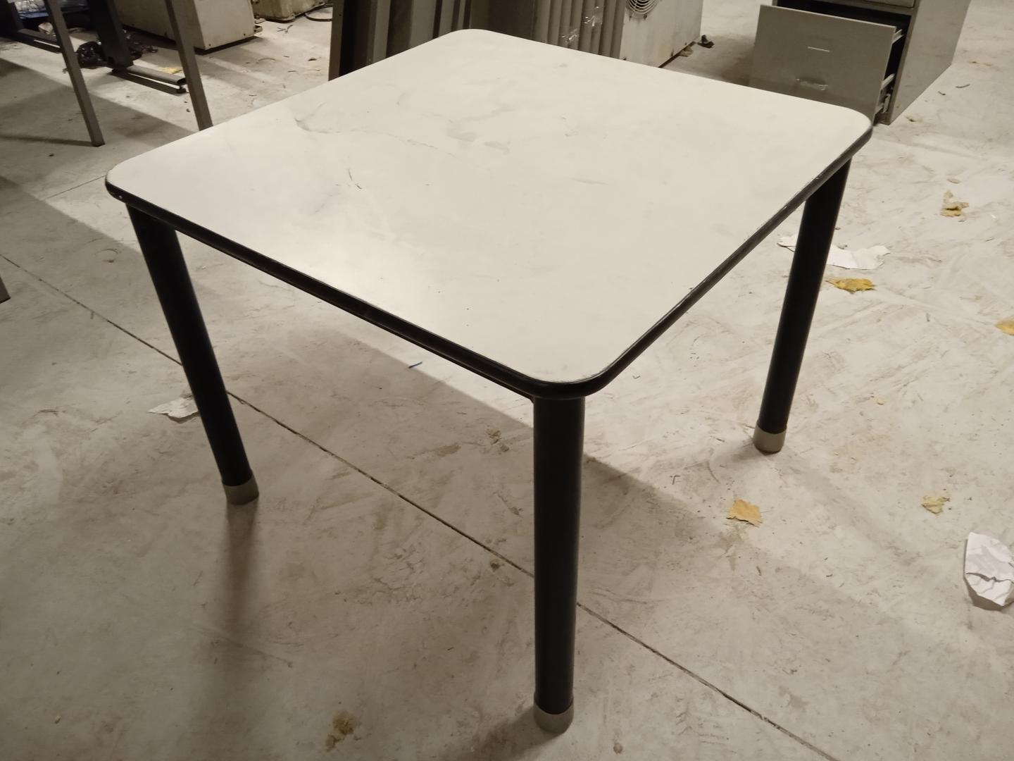 Mesa de Escritório Quadrada em Aço / MDF Bege 63 cm x 78 cm x 78 cm