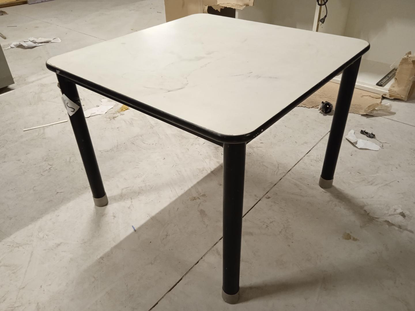 Mesa de Escritório Quadrada em Aço / MDF Bege 63 cm x 78 cm x 78 cm