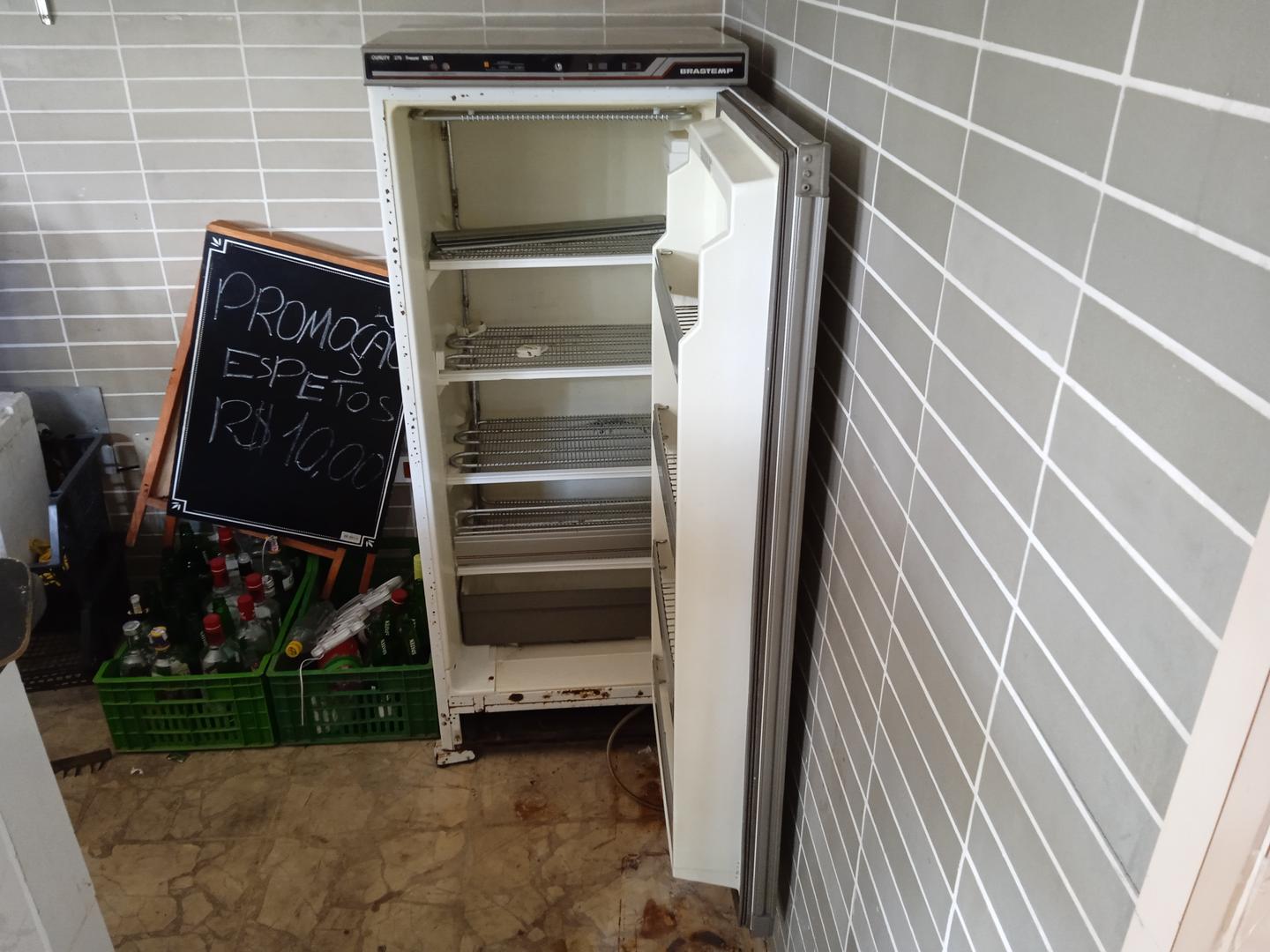 Freezer Brastemp BSA27ACAA A em Aço Bege 148 cm x 60 cm x 60 cm