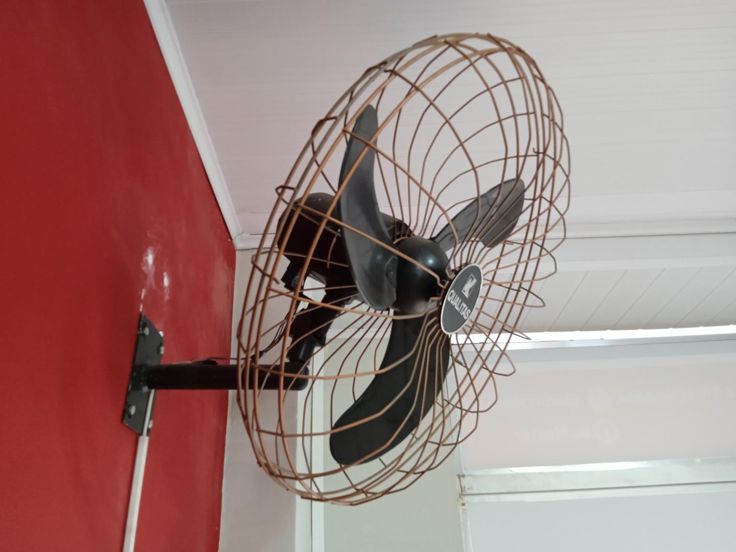 Ventilador de parede Qualitas em Aço / Plástico Preto 60 cm x 60 cm x 42 cm