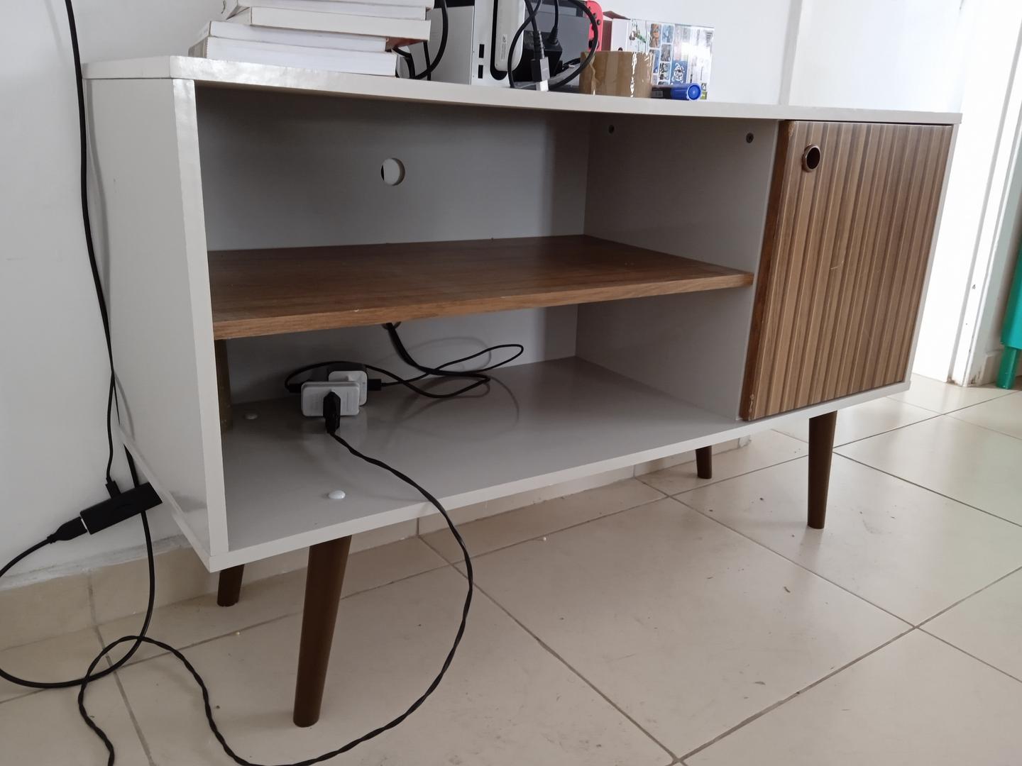 Rack c/ 1 porta e 2 nichos em MDF Branco 65 cm x 108 cm x 37 cm