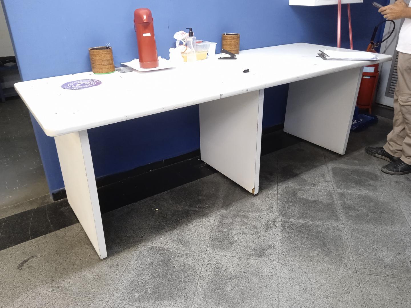 Mesa de Escritório em MDF Branco 76 cm x 220 cm x 80 cm